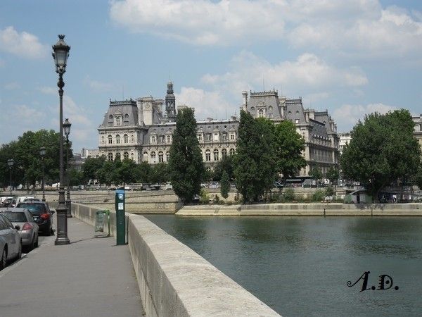 L'HOTEL DE VILLE DE PARIS