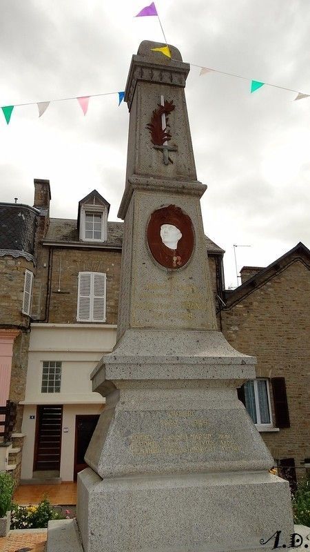 MONUMENT AUX MORTS DE CLECY