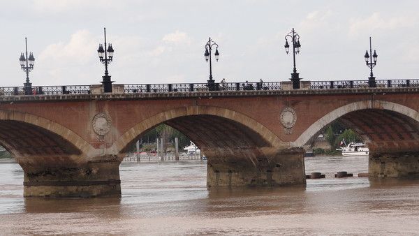 BORDEAUX : LE PONT DE PIERRE