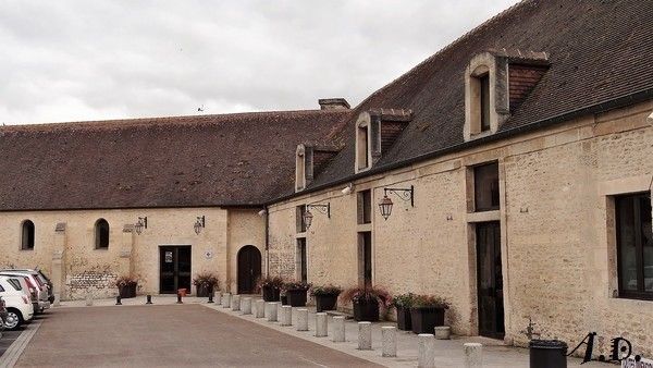 OUISTREHAM : LA GRANGE AUX DIMES